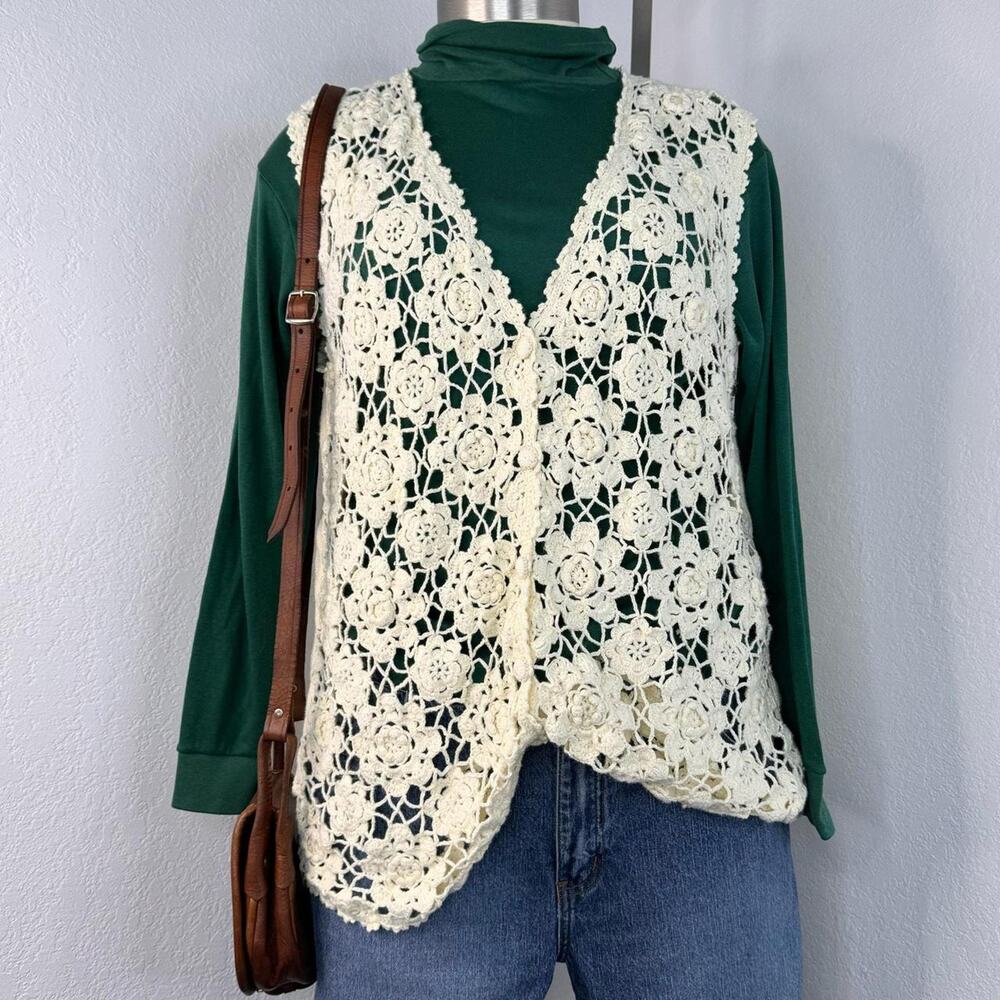 Vintage crochet boho cottagecore flower cardigan vest